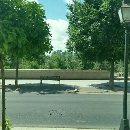 Paseo De La Ribera 32 아파트