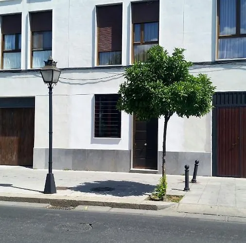 Paseo De La Ribera 32 *